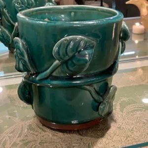 Brand new oriental style green planter or pot.  Beautiful design and condition.